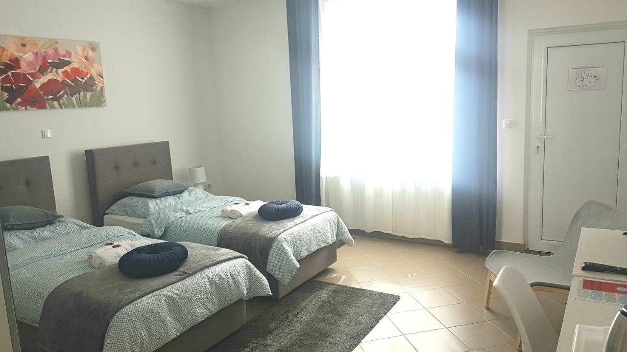 Marko Airport Rooms Velika Gorica Buitenkant foto