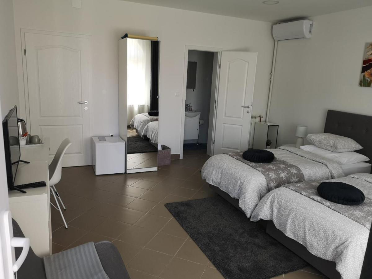Marko Airport Rooms Velika Gorica Buitenkant foto