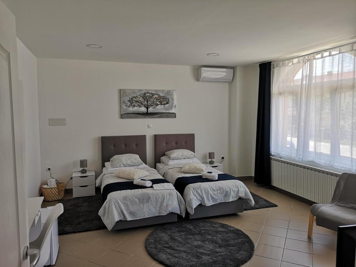 Marko Airport Rooms Velika Gorica Buitenkant foto